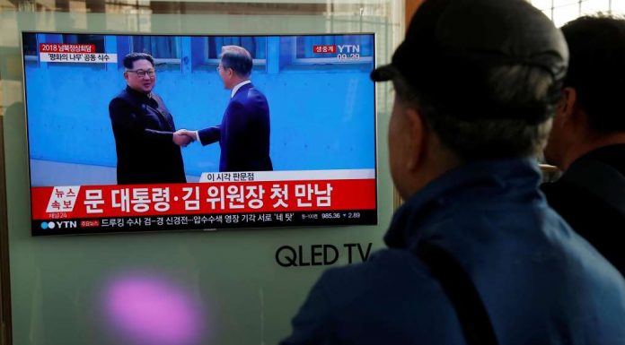 Kim Jong Un crosses into South, shakes hands with Moon