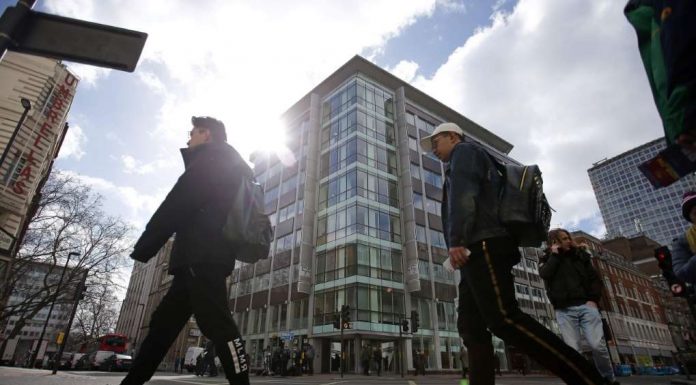 Cambridge Analytica Closing Operations After Facebook Data Scandal