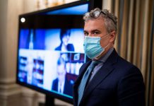 At first coronavirus briefing, White House acknowledges vaccinations will take months