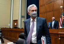 As U.S. Prospects Brighten, Fed’s Powell Sees Risk in Global Vaccination Pace