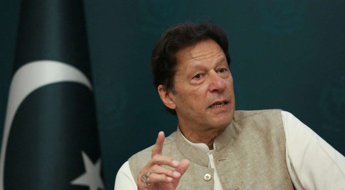 Pakistan PM flies to Moscow to advance pipeline project