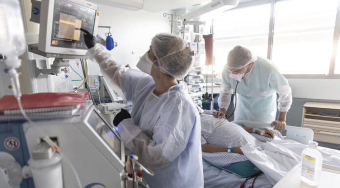 Scientists identify symptoms associated with increased risk for long COVID